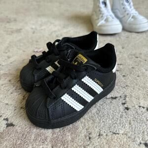 Adidas superstar low trainers euc